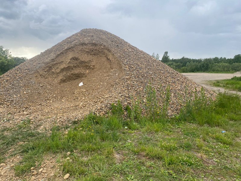 В Колпашево сотрудники полиции установили подозреваемого в  краже более 15 тонн песчано-гравийной смеси